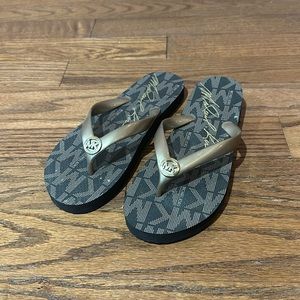 Michael Kors Flip Flops sz 8